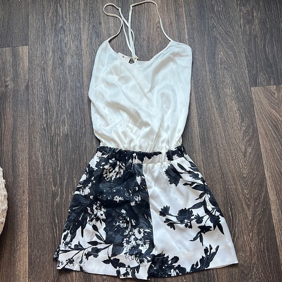 GRACE Playsuit - Picture 2 of 9